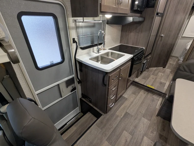 2022 Winnebago Minnie Winnie 22M, photo 11 of 28